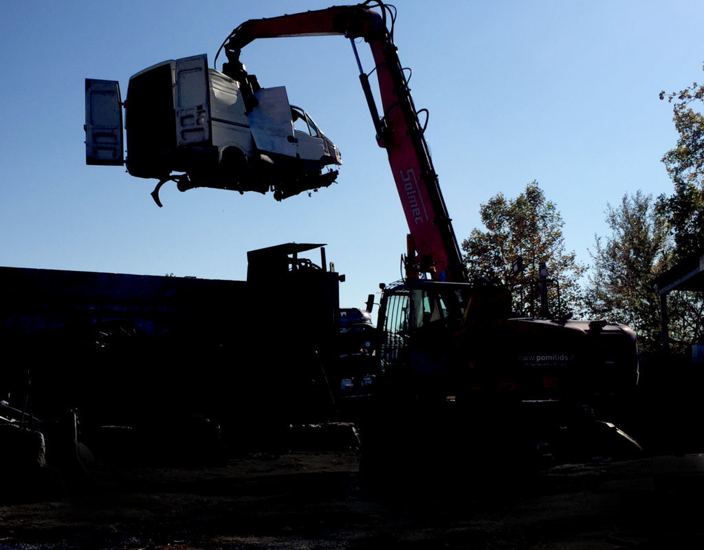 Autodemolizione | Pomili Demolizioni Speciali