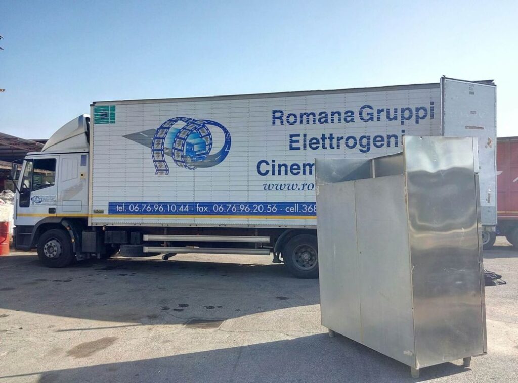 Il Cinema e le attrezzature e i veicoli di Pomili Demolizioni Speciali Srl