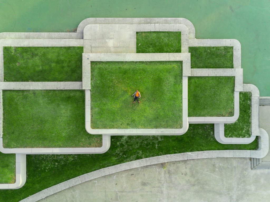 Edificio verde - Martin Reisch su Unsplash