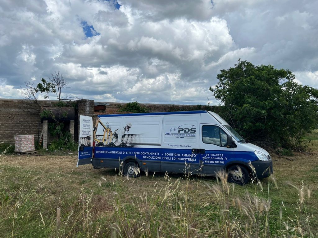 Furgone rimozione e bonifica amianto - Pomili Demolizioni Speciali