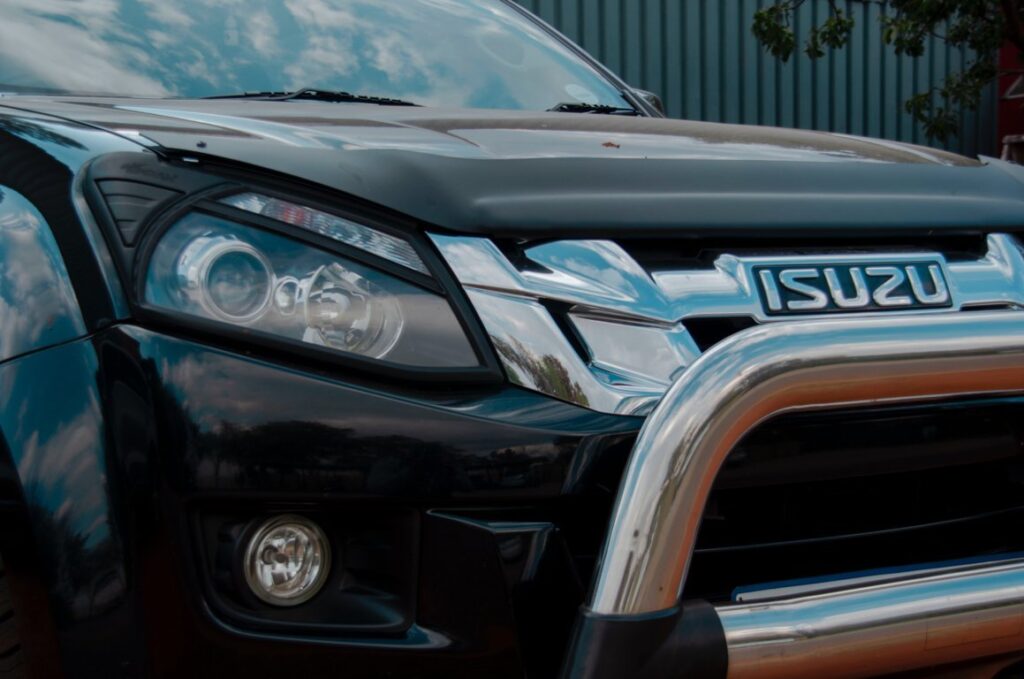 Isuzu - Ryno Marais su Unsplash