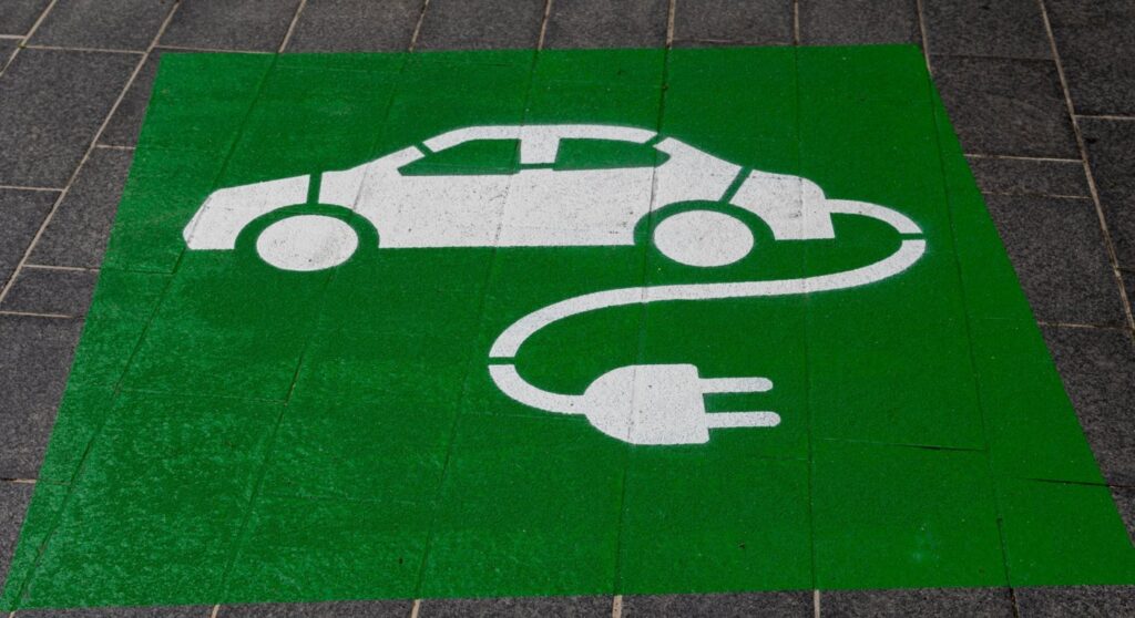 Veicoli elettrici | Parcheggio | Colonnina ricarica