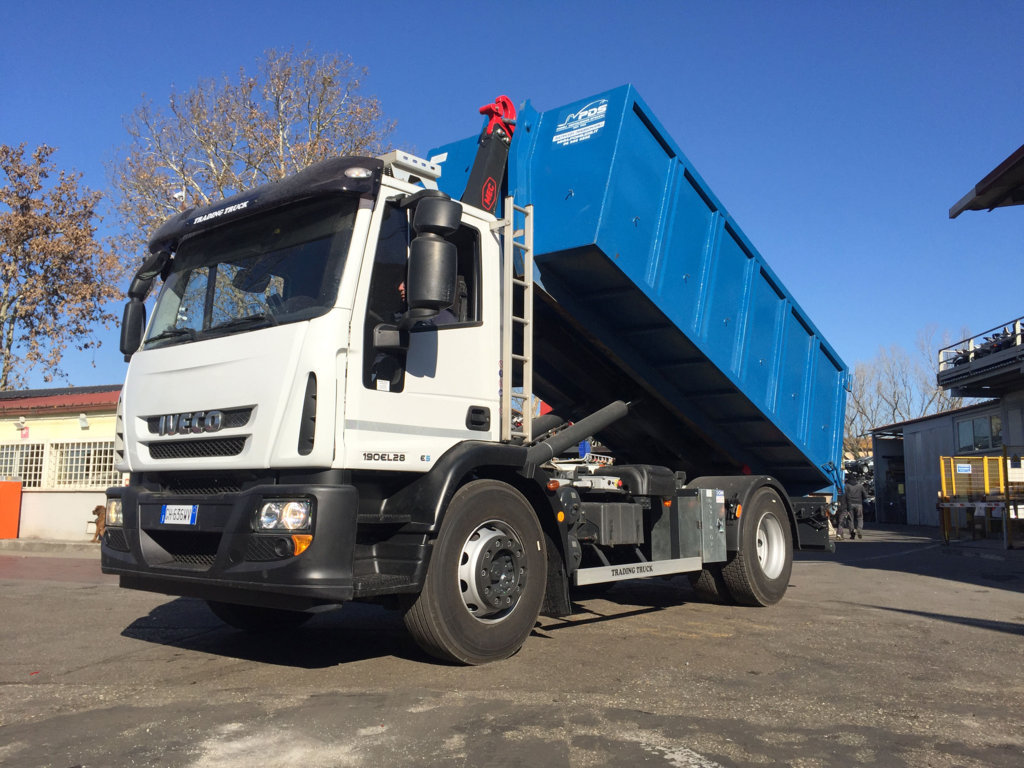 Pomilids | Corretta gestione rifiuti | Camion | Camion scarrabile | Iveco