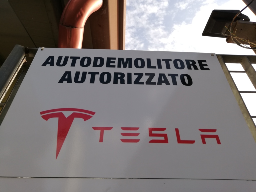 Autodemolitore Autorizzato Tesla