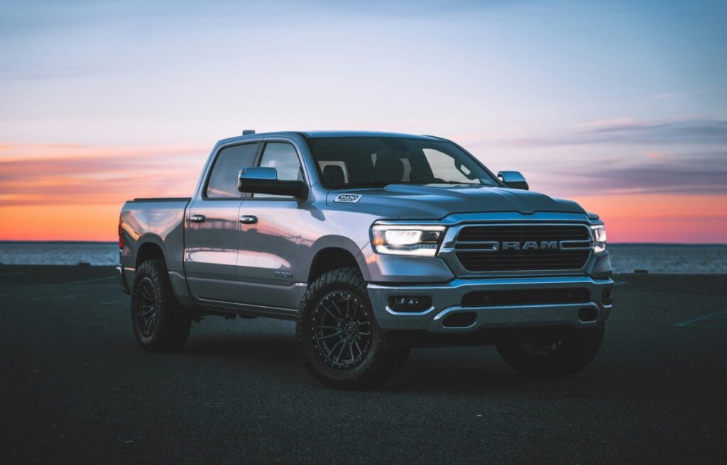 Ram Trucks - stevosdisposable su Unsplash