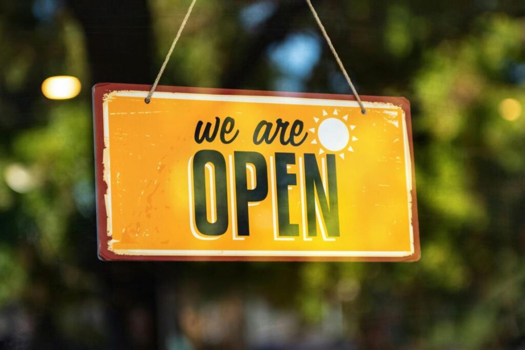 Siamo aperti - Tim Mossholder su pexels