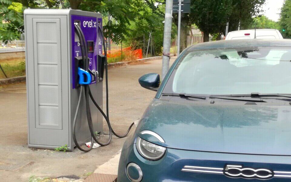 auto ibride mercato aumenta