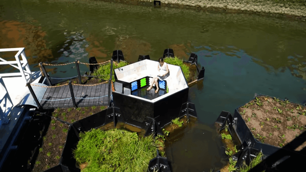 rifiuti di plastica trasformati in un parco urbano